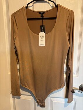 Express Long Sleeve Scoop Neck Bodysuit - Camel